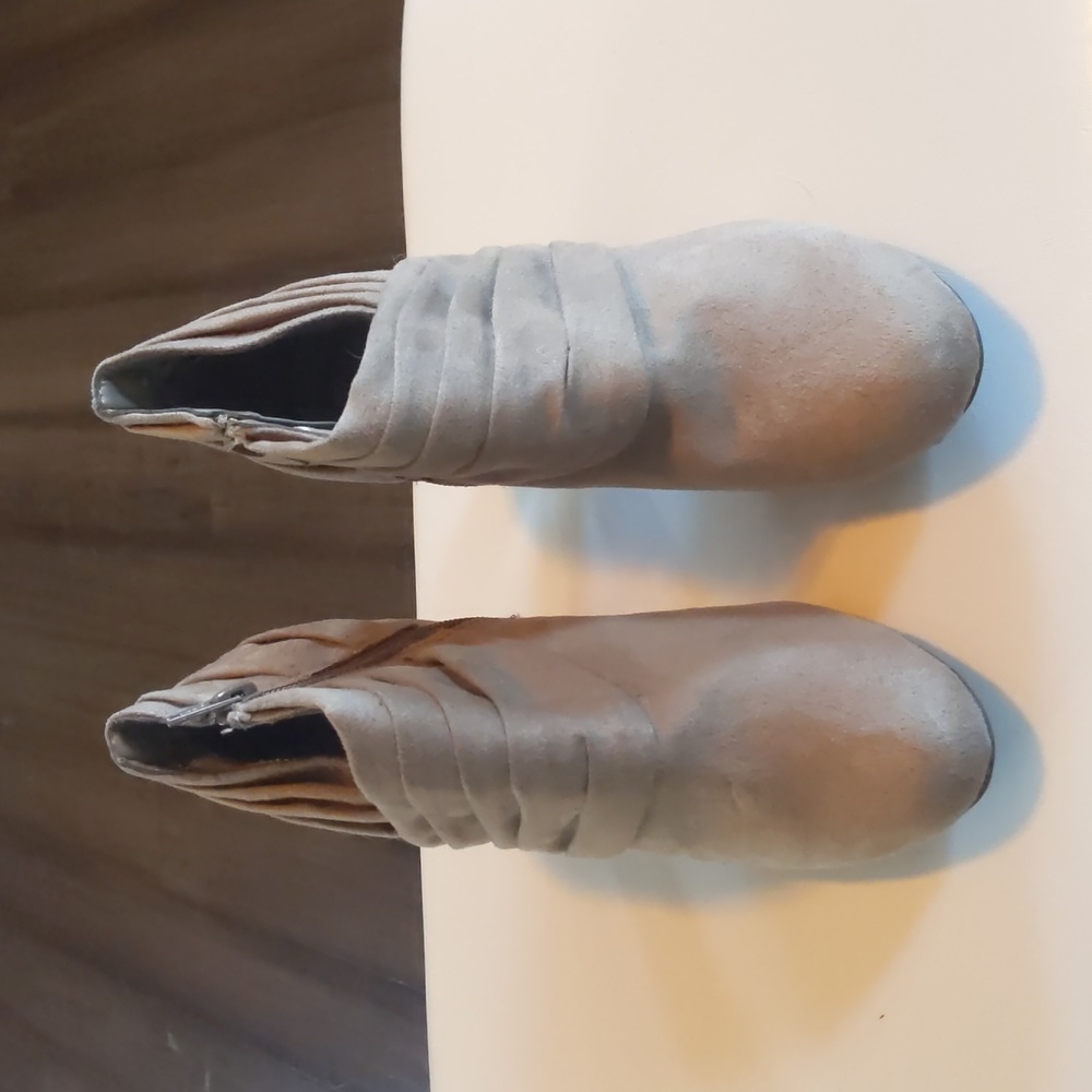 Heeled booties